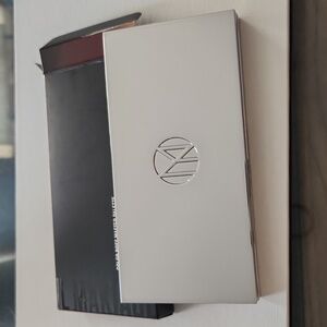 NIB IL Makiage Color Boss Master Eyeshadow 8-Pan Palette in Treat Yo’ Self